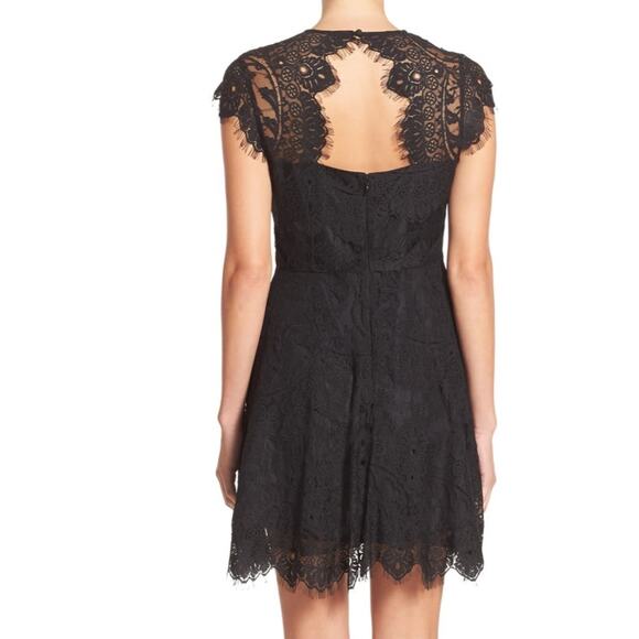 BB Dakota Women's Black Rhianna Cap Sleeve Open Back Lace Fit & Flare Dress sz 2 - Picture 6 of 7